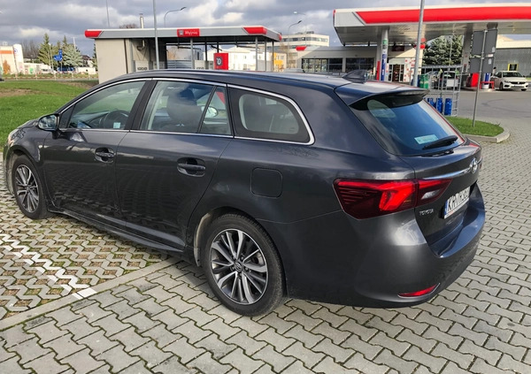 Toyota Avensis cena 38000 przebieg: 237000, rok produkcji 2016 z Kraków małe 37